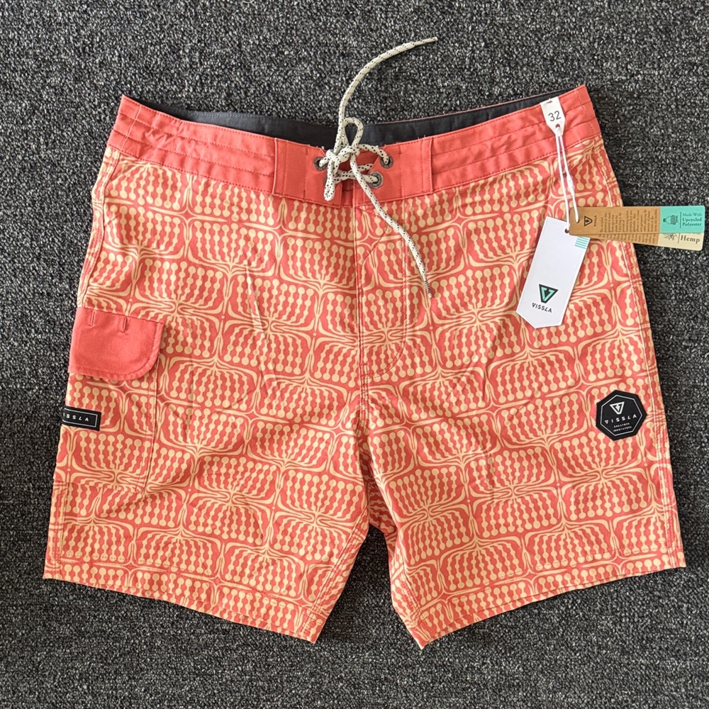 VISSLA Men's Patterned Coral Board Shorts